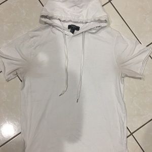 Short sleeve men’s top with hood